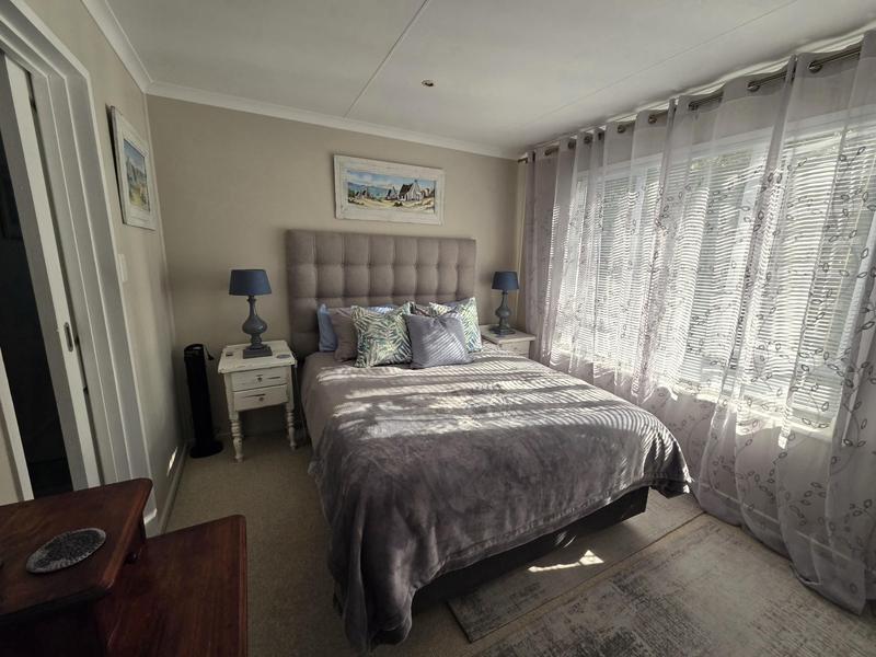 5 Bedroom Property for Sale in Outeniqua Strand Western Cape